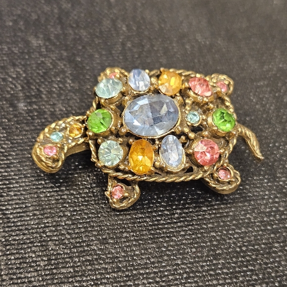 Vintage Jewelry - Vintage Colorful Gemstone Turtle Brooch 2" x 1.25"